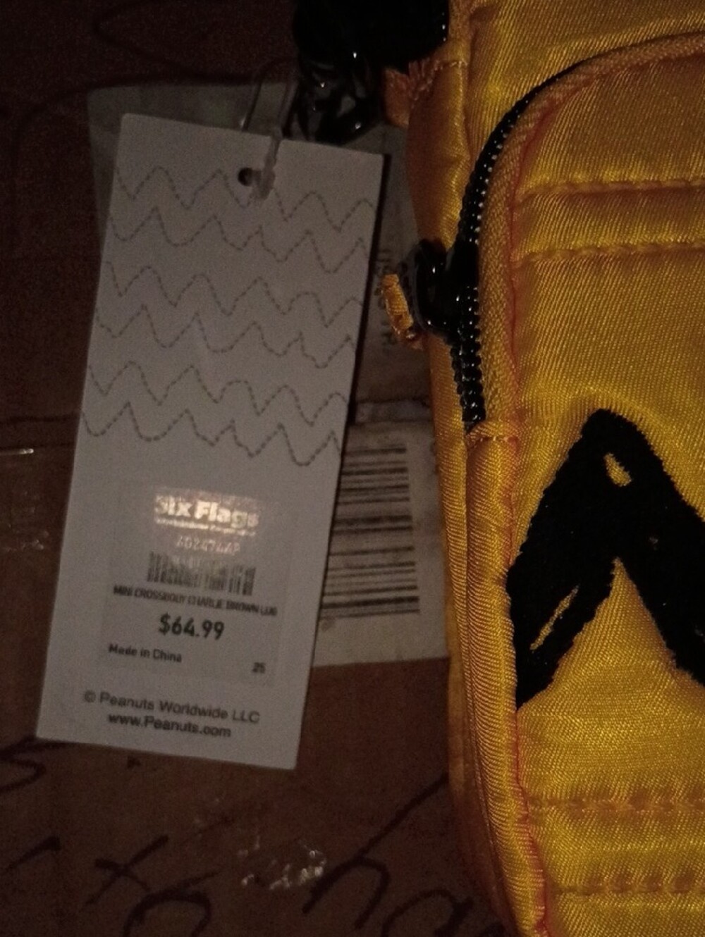 lug Peanuts Yellow Charlie Brown Crossbody Belt Bag - Picture 2 of 3